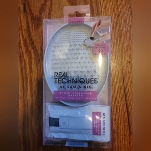 Real Techniques By Sam Nic Brush Cleansing Palette + Cleansing Gel (01891) Gray